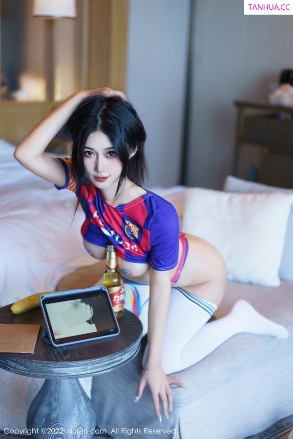 laura阿姣  [XiuRen]高清写真图 2022.12.15 No.6004 laura阿姣 美腿足球第70张图片